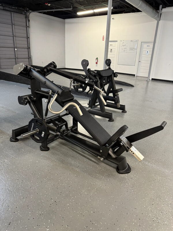 SportsArt A977 Incline Chest Press