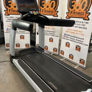 Life Fitness Discover SE Treadmill