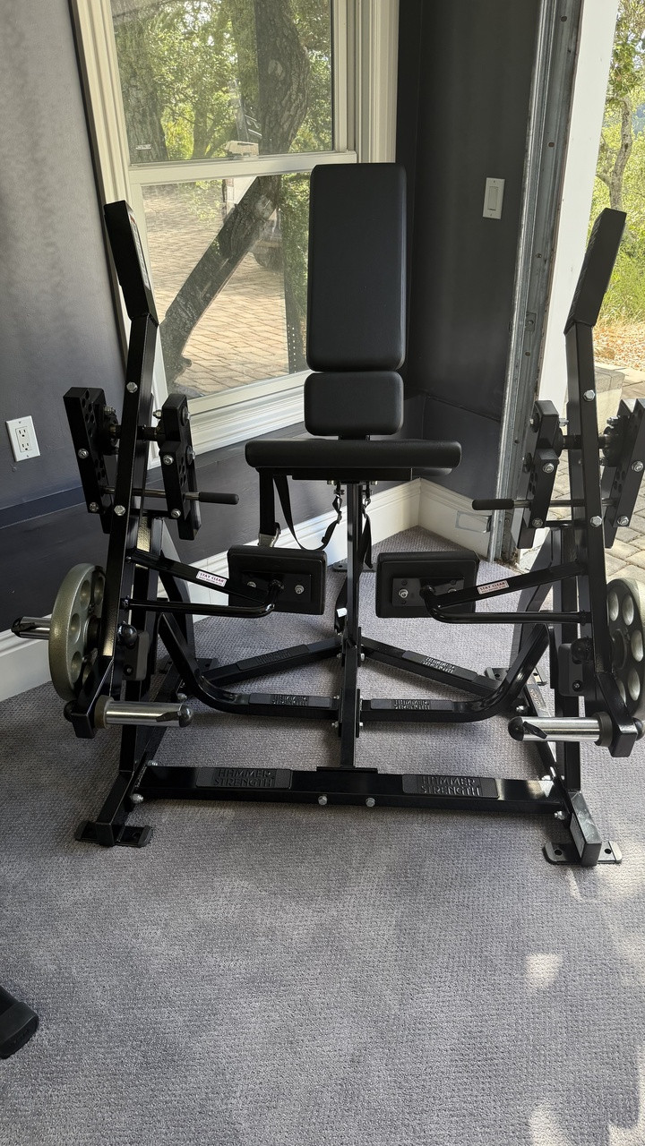 Hammer Strength Plate Loaded Iso-Lateral Leg Extension
