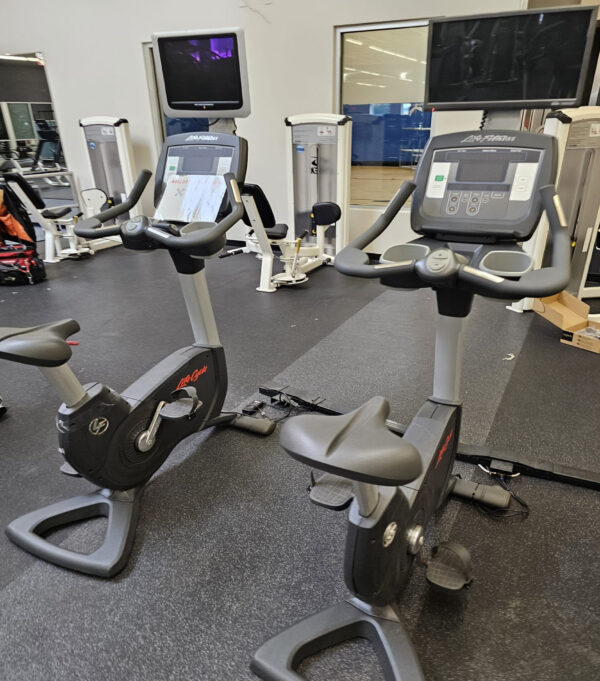 Life Fitness 95C Achieve Upright Bike