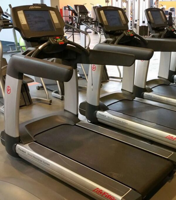 Life Fitness 95T Engage Treadmill