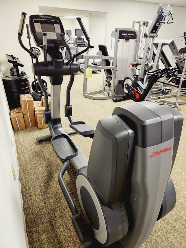Life Fitness 95X Achieve Elliptical