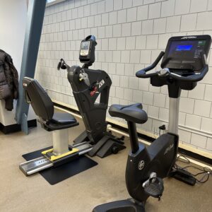 Life Fitness Discover SE Upright Bike