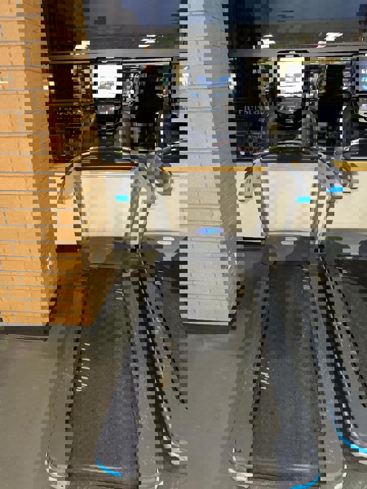 Precor TRM885 Treadmill with P82 Console